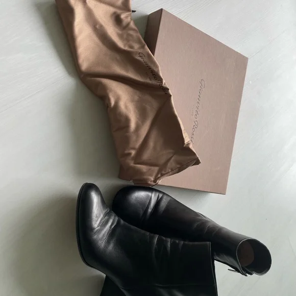 Gianvito Rossi Margaux Ankle Bootie Size 9 in Black - Picture 3 of 6